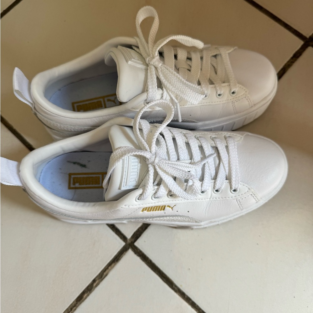Women’s Puma sneaker in very good condition. Almost like new.